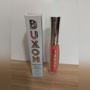 Buxom Plump Shot Koral Kiss